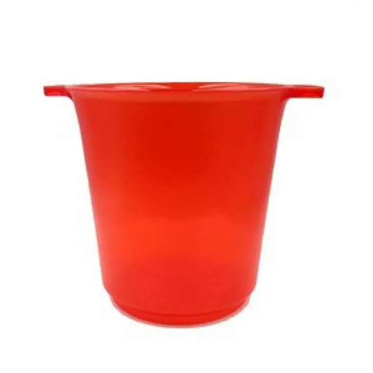 red drink ice bucket